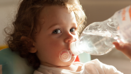 7 Pediatrician-Approved Strategies for Speedy Cold Recovery (Toddler drinking water)